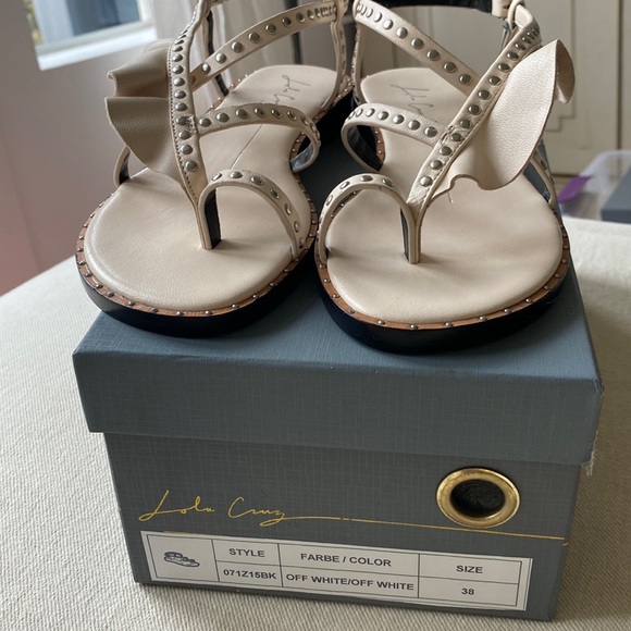 Anthropologie BNWT Lola Cruz off white ruffle studs Statement flat sandal LOVE♥️ - Picture 10 of 10